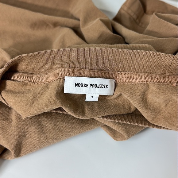 Norse Projects Men's Johannes Varsity Logo T-Shirt in Camel Small - Picture 7 of 8